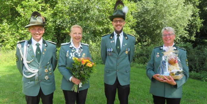 Königspaar mit Adjutanten BSV Mark Heidrich und Anke Straube